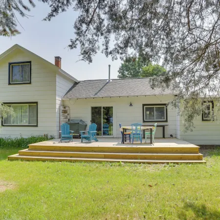 South Haven Farmhouse w/ Fire Pit, 4 Mi to Beach!
