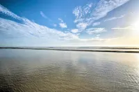 Breezy Daytona Beach Studio w/ Balcony & Views! - Condos