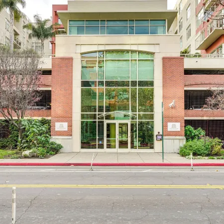 Luxe Condo w/ Private Patio & Perks in Emeryville!