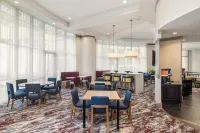 Hampton Inn & Suites Baton Rouge Downtown - breakfast