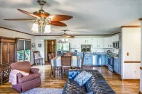 Dock! Riverfront Angler's Oasis in Elizabethton - 3 étoiles