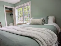 Bright Alpine Suite Near Sugarbush & MAD River Glen • Walk to Blueberry Lake Hotels in Warren