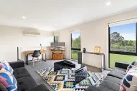 Bungunyah Apartments Hotel a 