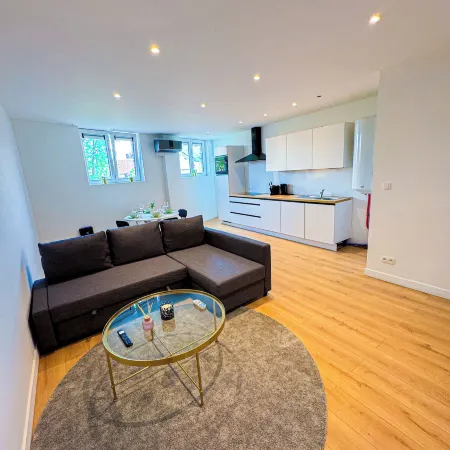 Cozy 1BR With Living Room Near City