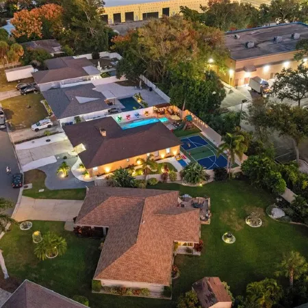 HotTub Pickleball MiniGolf GameRoom UltimateFrisbee HeatedPool Near Ami