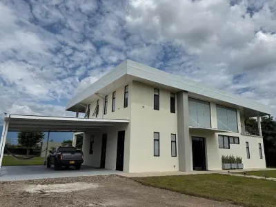 Escape to Serenity: Luxurious Villa with Pool and Breathtaking Views のホテル