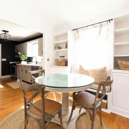 Fabulous 3-bedroom house with AC in charming Elgin Отели в г. Элджин