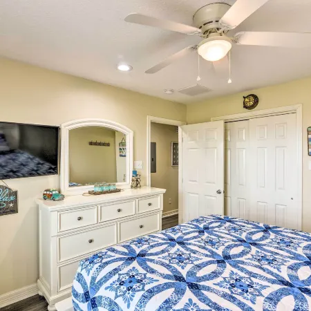 Private Beach Access: Coastal Freeport Home!