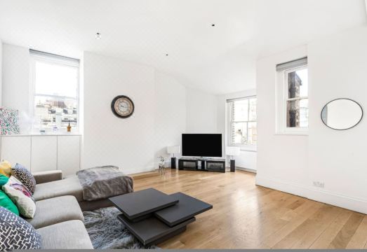 메릴번 홈, 베이커 스트리트 역 옆