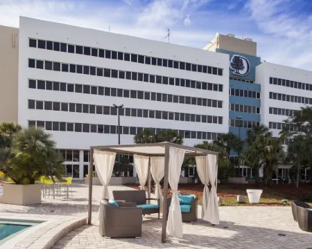 โรงแรมดับเบิลทรีบายฮิลตัน สนามบินแจ็คสันวิลล์ โรงแรมในแจ็กสันวิลล์