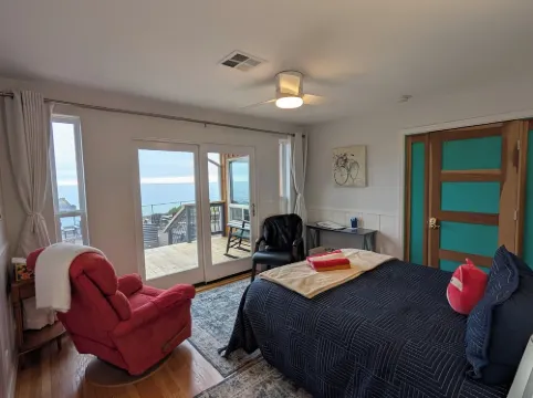 Sparkling Clean, Private & Quiet! Amazing Ocean Views [3]