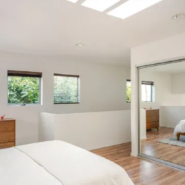 Designer Loft with parking 5min to the beach !
