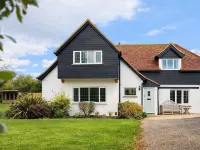 Spacious Coastal Family Home Sleeps 8 Hotels in Bognor Regis