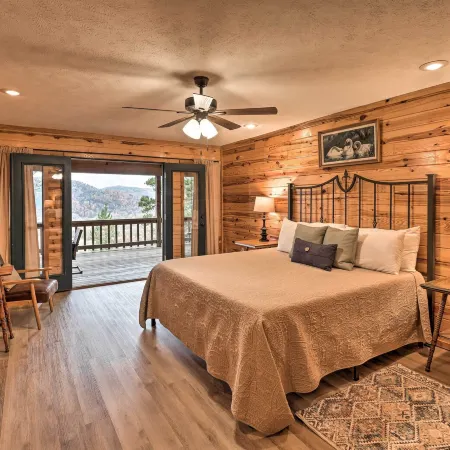 Piney Bluff Retreat with Mountain Views!