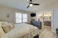 Lovely Morehead City Home w/ Fire Pit & Gas Grill - Pet friendly