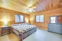 Cozy Wisconsin Cabin w/ Deck, Kayaks & Lake Views! - 3-Star