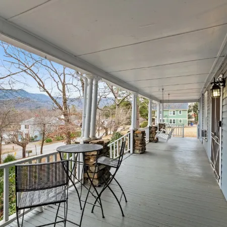 Suite 5, Quick Stroll to Downtown Black Mountain