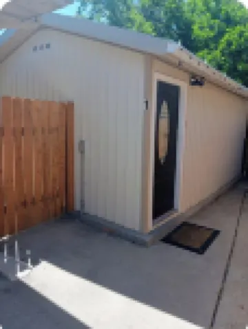 Chic studio hideaway in Riverdale with AC, Wifi