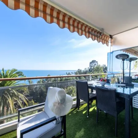 Apartment in Golfe-Juan with Sea Views