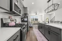 Luxury Townhome! Mountain Views! Family Amenities! Seasonal Pool & Pickleball!