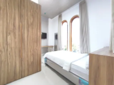 CIKOMI KOSTEL Syariah By Hans Management โรงแรมในEngal