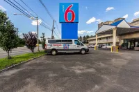 Motel 6 Elizabeth, NJ - Newark Liberty Intl Airport - parking