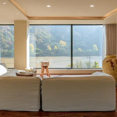 Gyeongju Mot (Moat) Pension Hotels near Sinseonsa Temple
