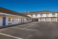 Motel 6 Moncton, NB - parking
