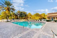 Immaculate Townhome in Upscale Community w/ Pool & Balcony - Near Beach - 4-Star