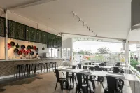 Kontena Hotel - bar