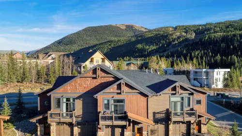 Fireplace, Game Room & Mountain Views Near Golf & Dining Keystone River Run by Avantstay - Country Houses