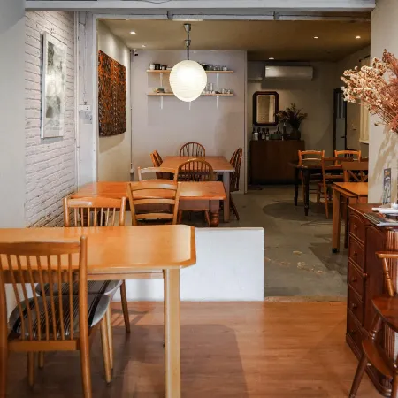 The Goose House Ubon Отели рядом с достопримечательностью «Школа Narinukun»