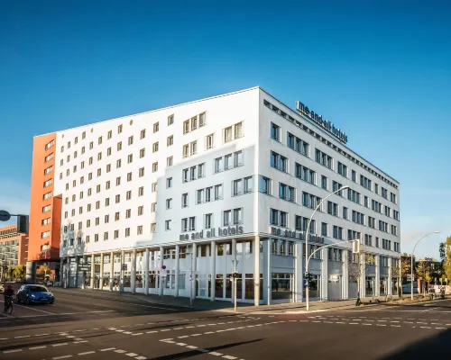 Me and All Hotel Berlin East Side, by Hyatt Отели рядом с достопримечательностью «Конференц-центр COLONIA NOVA»