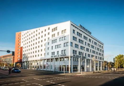 Me and All Hotel Berlin East Side, by Hyatt