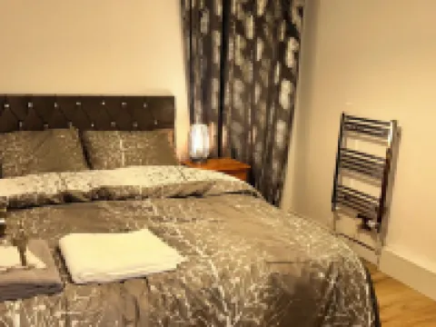 Charming 4-bedroom House Rental in Basildon, UK فنادق في بازيلدون