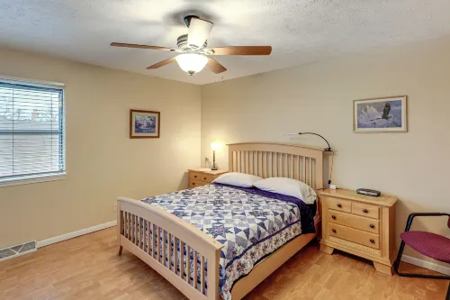 Bring the Family! Suburban Home w/ Yard in Omaha - Homestay