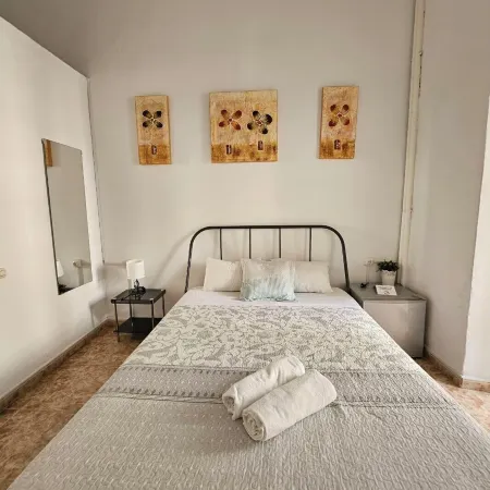 Youth Hostel - Central and Basic Drassanes Отели рядом с достопримечательностью «Старый порт»