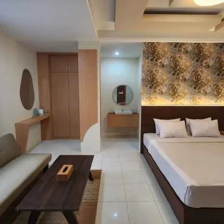 Hotel Mataram Baru Отели в г. Мадиун