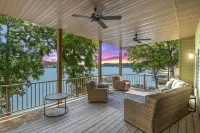 Eagle Ridge Retreat - Dock, Hot Tub & Game Room - Homestays