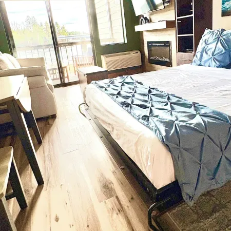 Amazing WATERFRONT GETAWAY with Views of Gorgeous Flathead Lake