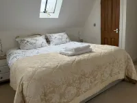 Charming Detached Cottage Guest Room in Silsoe Village