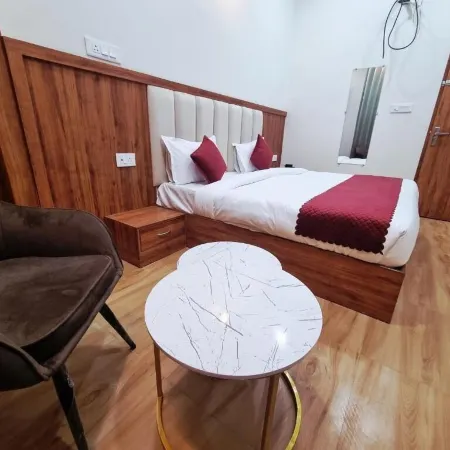 Om divine hotel