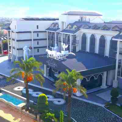Dream World Palace Hotel Exterior
