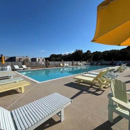 2 BR Kitty Hawk Condo: Heat/AC, WiFi, Pool, Tennis & Pickleball Near Ocean