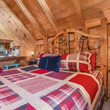Cute Studio Cabin! Views! Private. Hot Tub. Relax!
