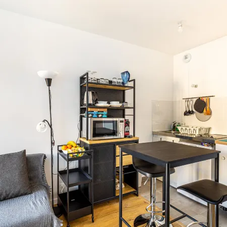 GuestReady - Joli Studio lumineux avec balcon Отели в г. Нантер