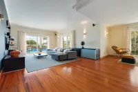 Villa Minimalista by HRM