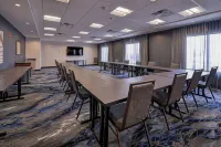 Fairfield Inn & Suites East Grand Forks - parking