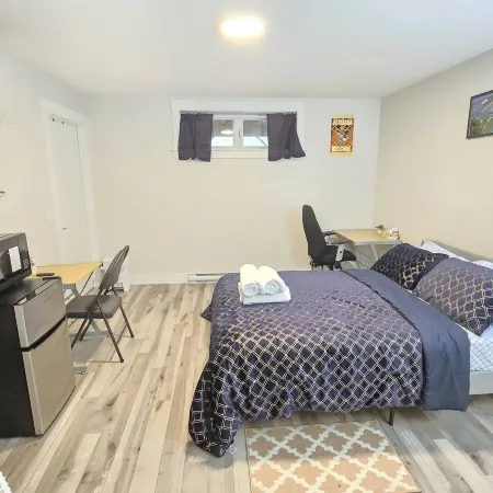Cozy Newly Built Room
