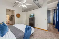 King Bed Downtown KC | Walkable KC Loft + Parking - Holiday Apartments